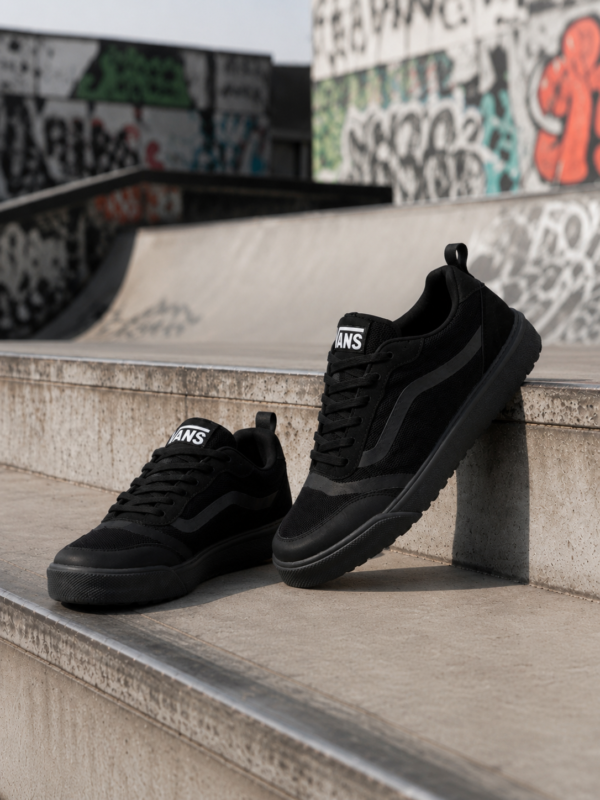 VANS ULTRARANGE TOTAL BLACK